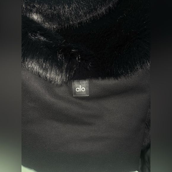 ALO YOGA La Premiere Opulent Faux Fur Stunner Jacket Size S/M - Picture 12 of 16